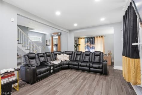 245 W 3rd Avenue Roselle NJ 07203