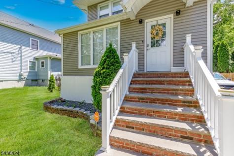 245 W 3rd Avenue Roselle NJ 07203