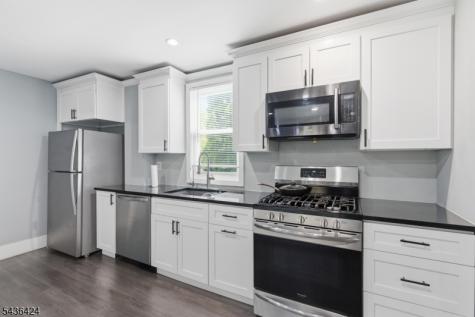 245 W 3rd Avenue Roselle NJ 07203