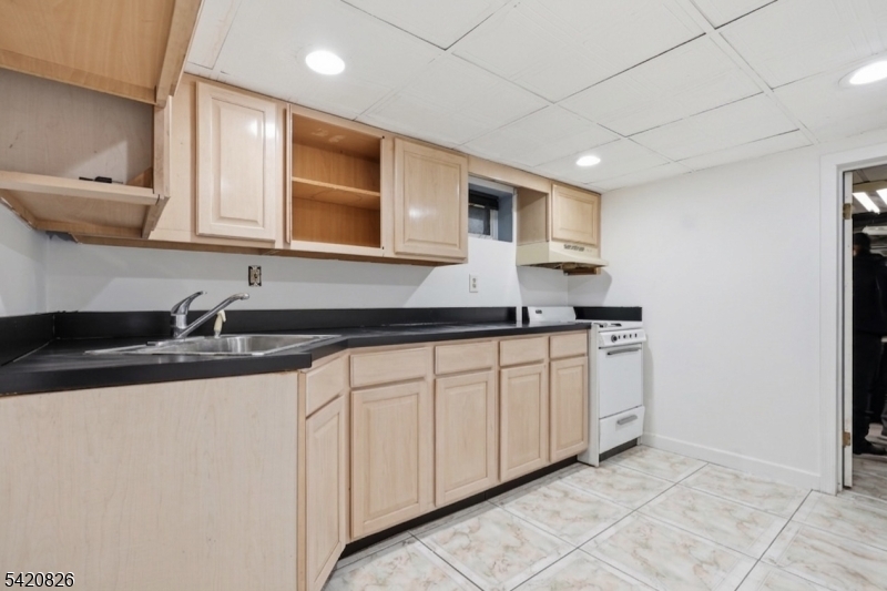 923 Kilsyth Road Elizabeth NJ 07208