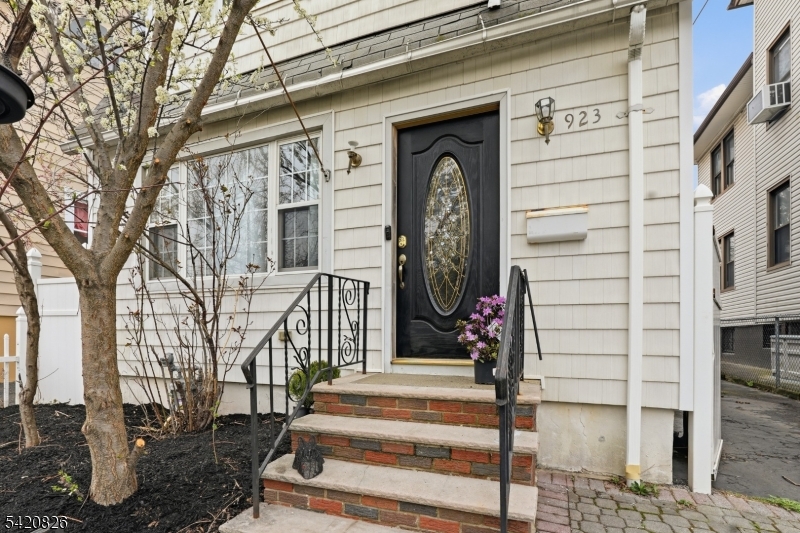 923 Kilsyth Road Elizabeth NJ 07208