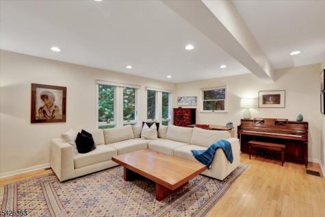 10 Crestview Drive Hopewell NJ 08525