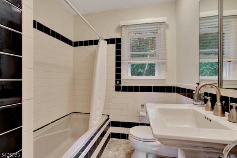 10 Crestview Drive Hopewell NJ 08525