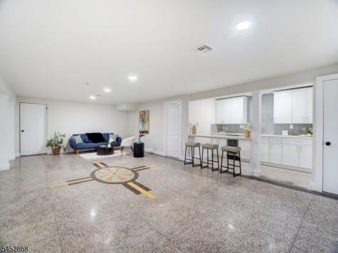 156 W Lincoln Avenue Roselle Park NJ 07204