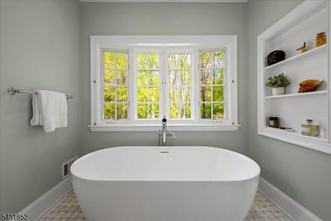 24 Water Street Tewksbury NJ 08833