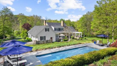 24 Water Street Tewksbury NJ 08833