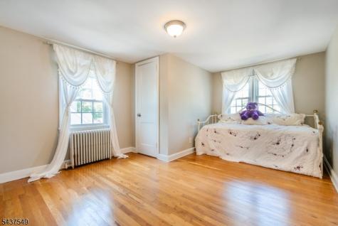 146 Giles Avenue Middlesex NJ 08846