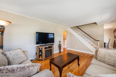 146 Giles Avenue Middlesex NJ 08846