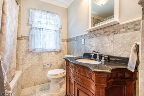 146 Giles Avenue Middlesex NJ 08846