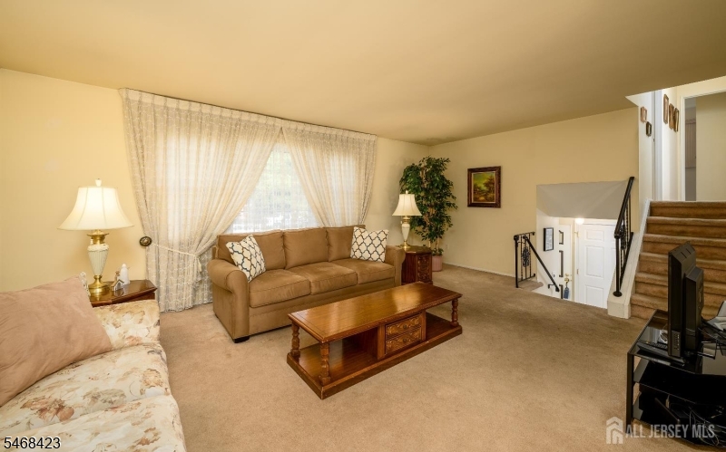 5 Berdine Court Woodbridge NJ 07067