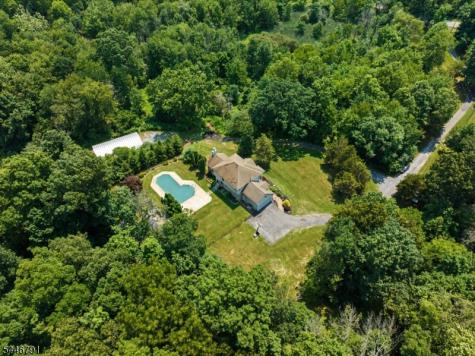 69 Lime Kiln Road Knowlton NJ 07832