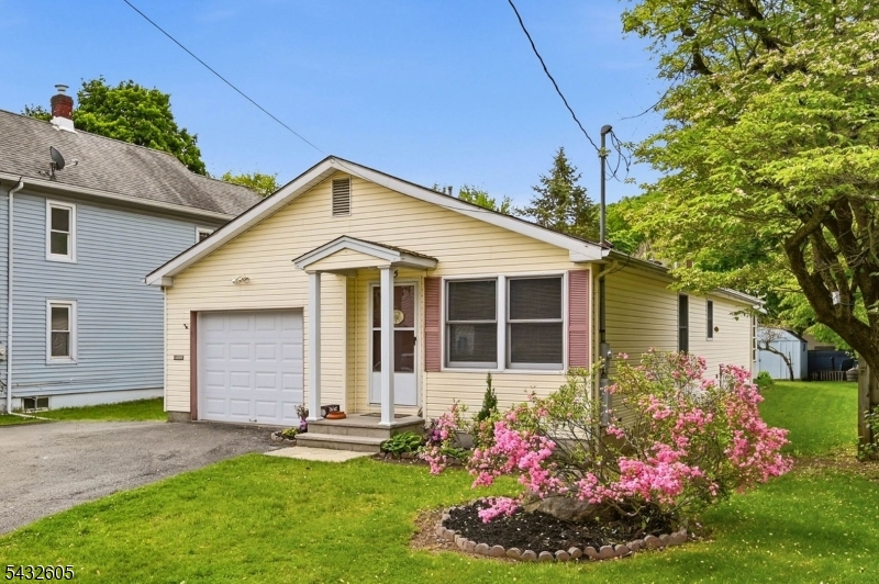 15 Orchard Street Bloomingdale NJ 07403