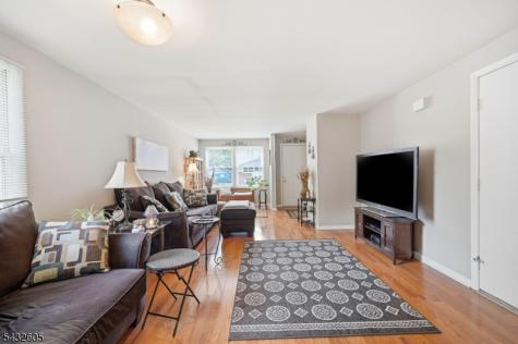 15 Orchard Street Bloomingdale NJ 07403