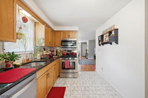 15 Orchard Street Bloomingdale NJ 07403