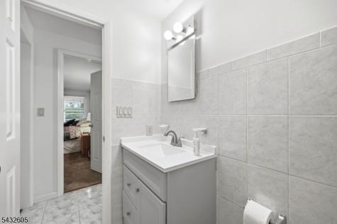 15 Orchard Street Bloomingdale NJ 07403