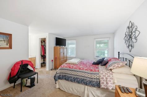 15 Orchard Street Bloomingdale NJ 07403