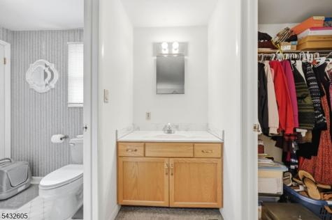 15 Orchard Street Bloomingdale NJ 07403
