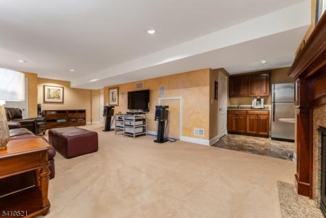 11 Messenger Lane Raritan NJ 08551