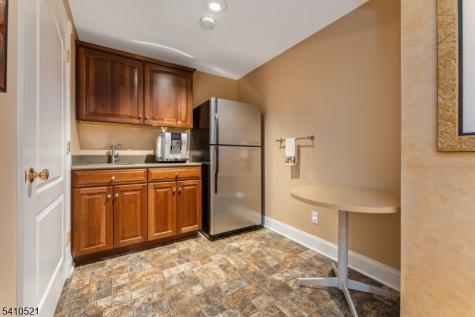 11 Messenger Lane Raritan NJ 08551