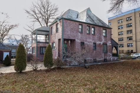 75 Chancellor Avenue Newark NJ 07112