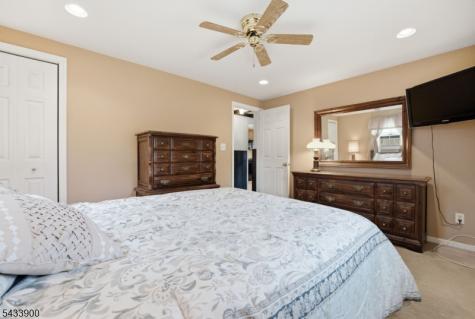 9 Winding Way Pequannock NJ 07444