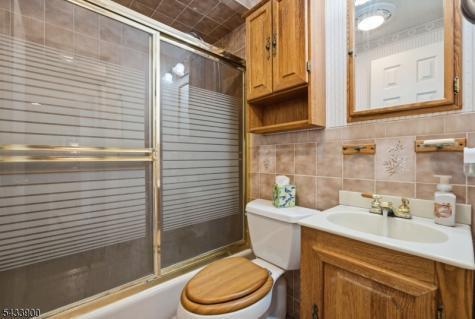9 Winding Way Pequannock NJ 07444