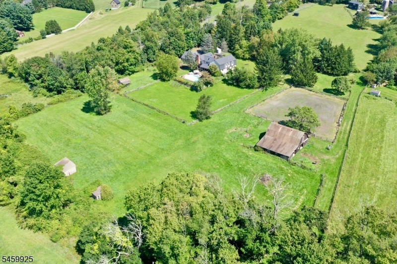 13 Farmersville Road Tewksbury NJ 07830