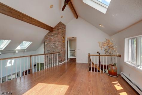 13 Farmersville Road Tewksbury NJ 07830