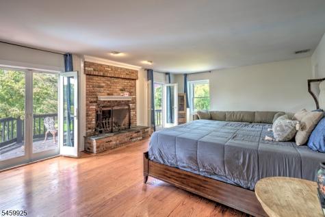 13 Farmersville Road Tewksbury NJ 07830