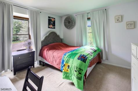 13 Farmersville Road Tewksbury NJ 07830