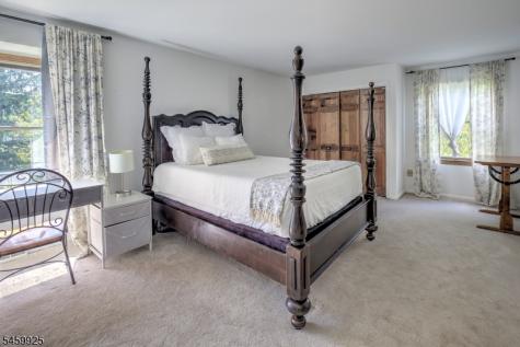 13 Farmersville Road Tewksbury NJ 07830