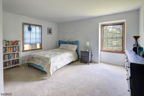 13 Farmersville Road Tewksbury NJ 07830