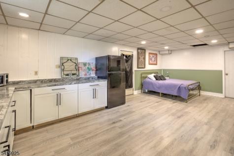 13 Farmersville Road Tewksbury NJ 07830