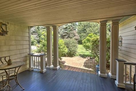 13 Farmersville Road Tewksbury NJ 07830