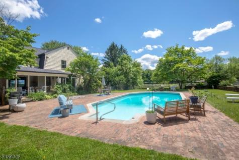 13 Farmersville Road Tewksbury NJ 07830