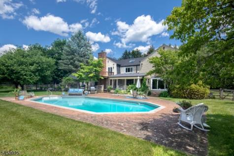 13 Farmersville Road Tewksbury NJ 07830