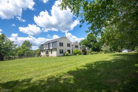 13 Farmersville Road Tewksbury NJ 07830