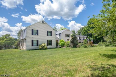 13 Farmersville Road Tewksbury NJ 07830