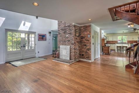 13 Farmersville Road Tewksbury NJ 07830
