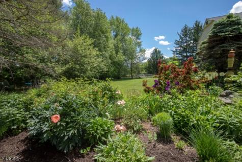 13 Farmersville Road Tewksbury NJ 07830