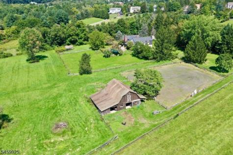 13 Farmersville Road Tewksbury NJ 07830