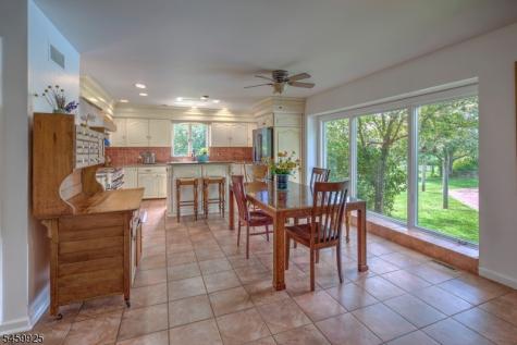 13 Farmersville Road Tewksbury NJ 07830