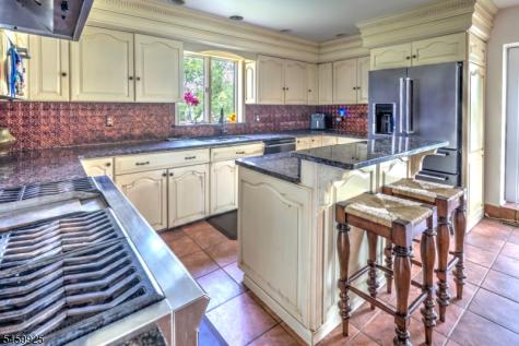 13 Farmersville Road Tewksbury NJ 07830