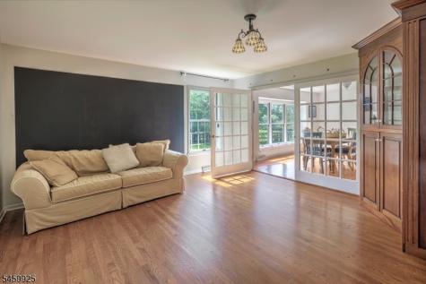 13 Farmersville Road Tewksbury NJ 07830