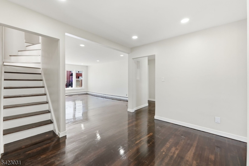325 Schley Street Newark NJ 07112