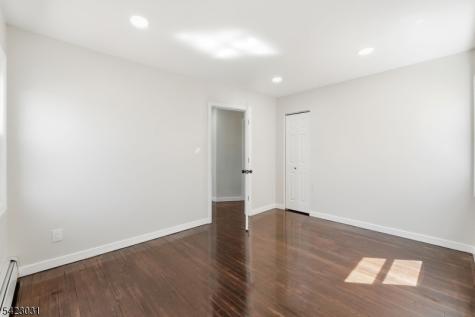 325 Schley Street Newark NJ 07112