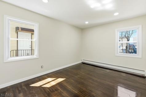 325 Schley Street Newark NJ 07112