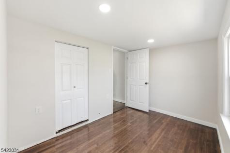 325 Schley Street Newark NJ 07112