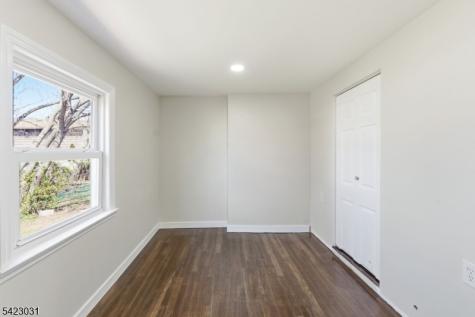 325 Schley Street Newark NJ 07112