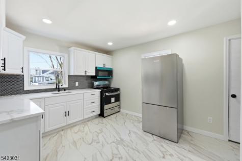 325 Schley Street Newark NJ 07112